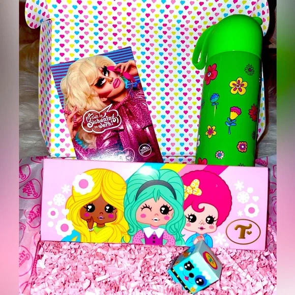 TRIXIE COSMETICS - Bundle - Picture 1 of 10